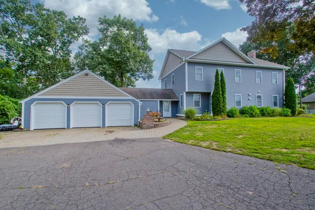 62 Berkshire Ave, Southwick, MA 01077 - Image #1