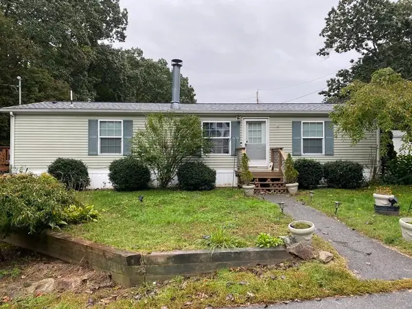8 Chesapeake Rd, Holbrook, MA 02343