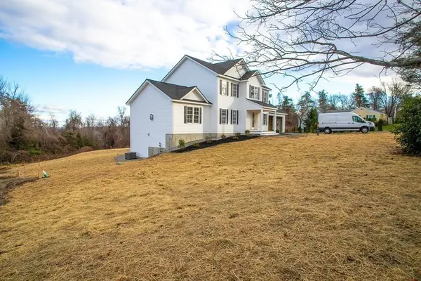 1010 - B Pleasant St, Leominster, MA 01453