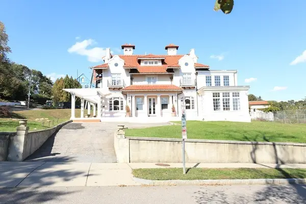 71 Commonwealth Ave, Newton, MA 02467