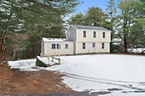 4 Oaken Bucket Ln, Plymouth, MA 02360