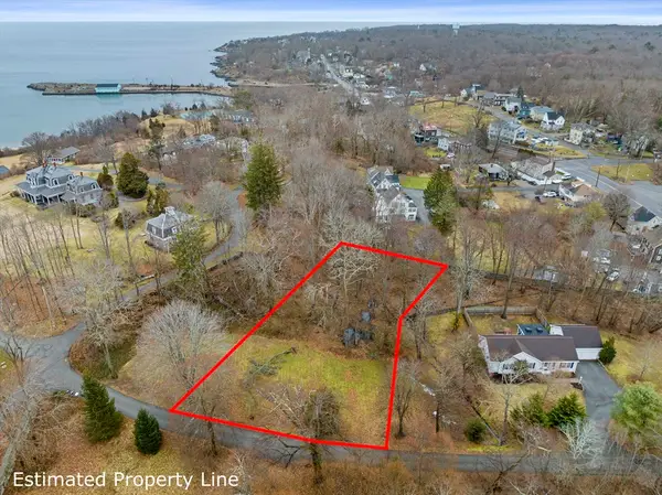 7 Ames Dr, Gloucester, MA 01930