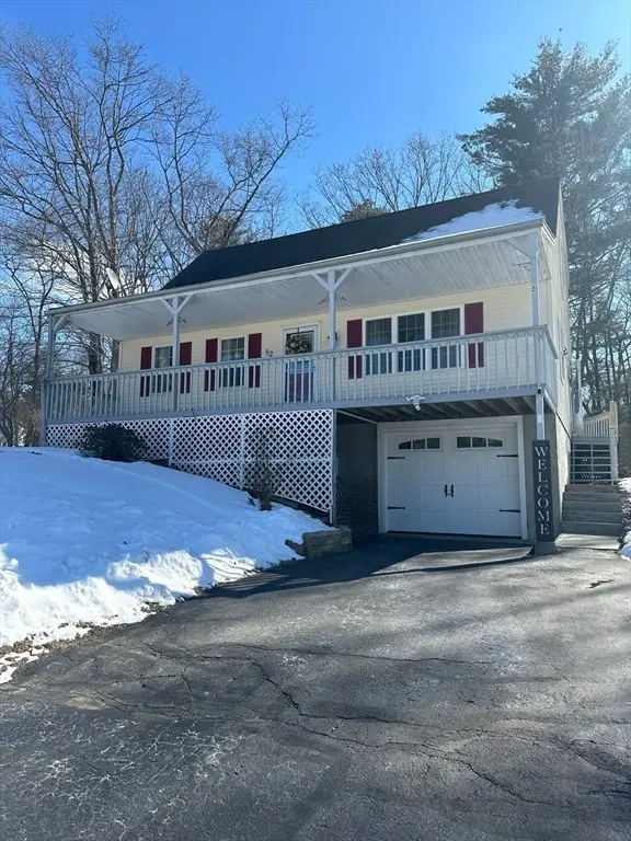 52 Stonybrook Dr, Southbridge, MA 01550
