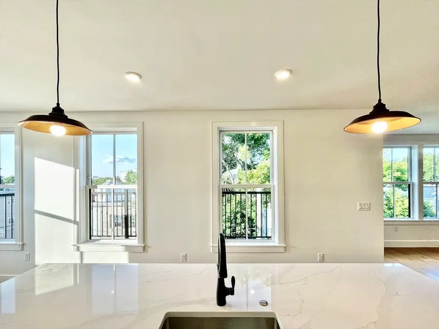 165 Everett St #7, Boston, MA 02128 - #3