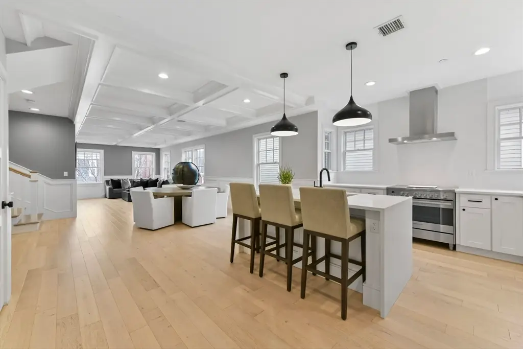 613 E 6th St #3, Boston, MA 02127 - #1