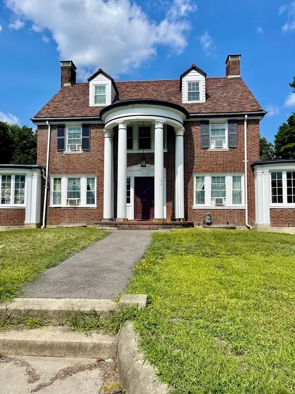 37 Harrison St, Taunton, MA 02780 - #2