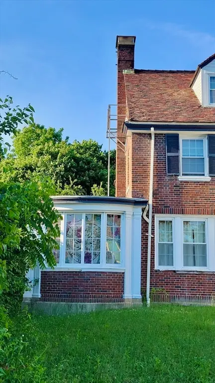37 Harrison St, Taunton, MA 02780 - #3