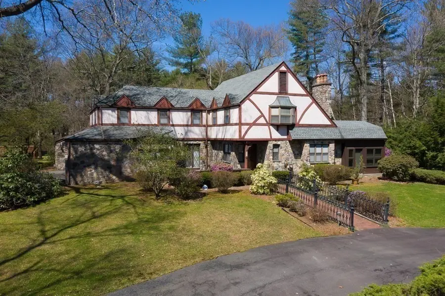242 Eastwood Dr, Westfield, MA 01085 - Image #3