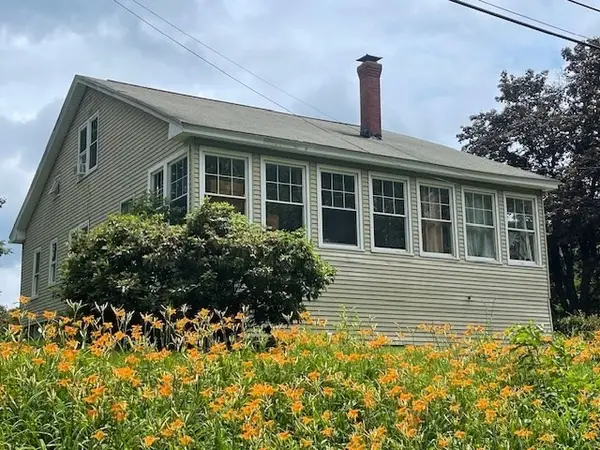 135 Henshaw St, Leicester, MA 01524