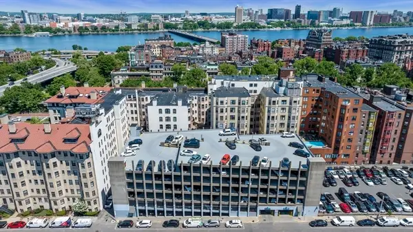 425 Newbury Ps 170, Boston, MA 02115