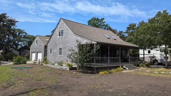 2 Aldrich Rd, Truro, MA 02666