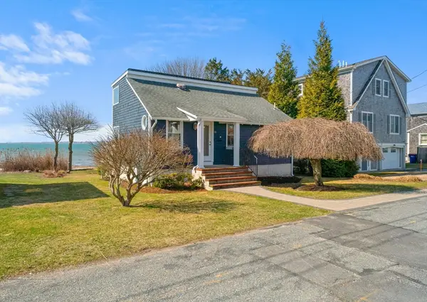 15 Bayview Ave, Fairhaven, MA 02719