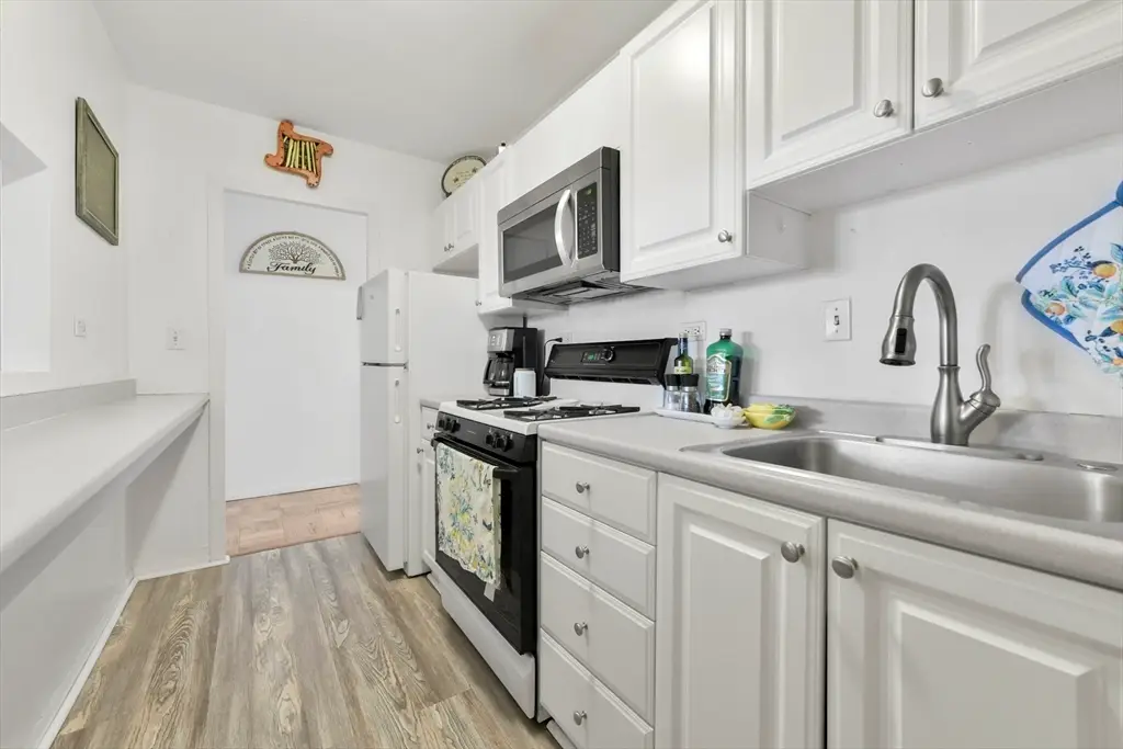 6 Whittier Pl #8P, Boston, MA 02114 - #1