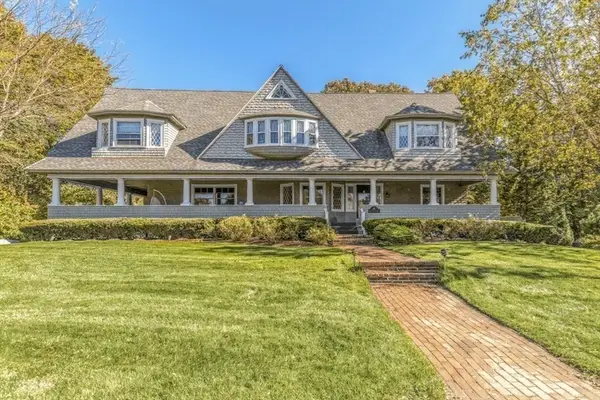 6 Chanticleer Dr, Beverly, MA 01915