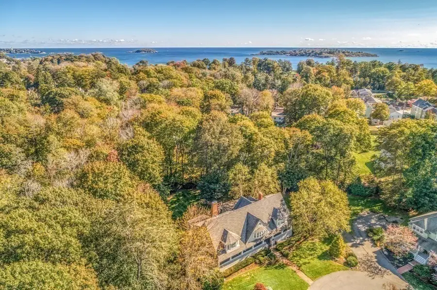 6 Chanticleer Dr, Beverly, MA 01915 - Image #2