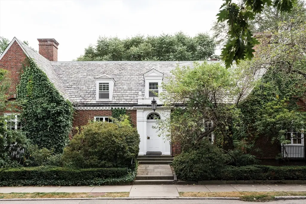 180 Ivy St, Brookline, MA 02446 - Image #1