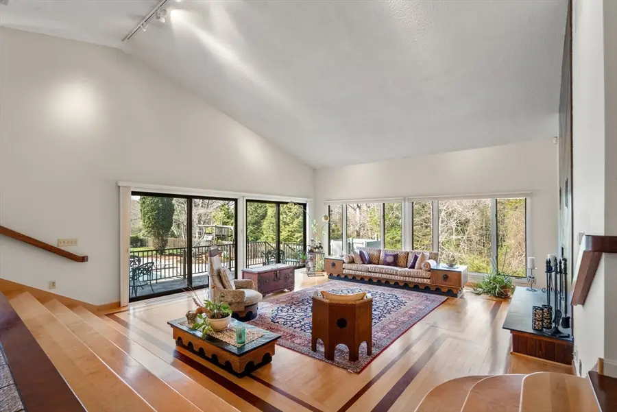 16 Wadsworth Ln, Dartmouth, MA 02748 - #3