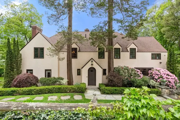 85 Gate House Rd, Newton, MA 02467