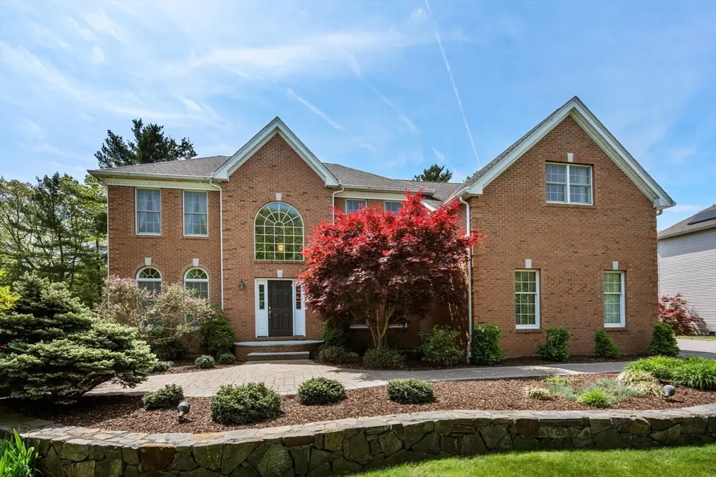 34 Hound Pack Cir, East Walpole, MA 02032 - Image #1