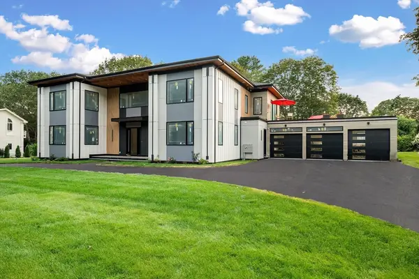 197 Woburn St, Lexington, MA 02420