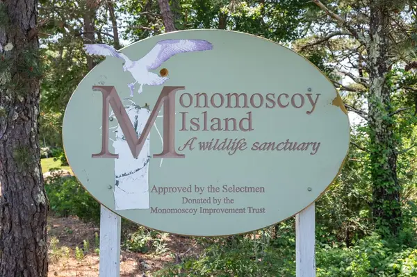 183 Monomoscoy Rd, Mashpee, MA 02649
