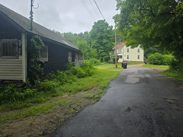 9 Piehl Dr, Charlton, MA 01507