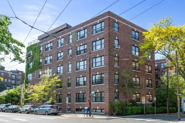 50 Follen St #306, Cambridge, MA 02138