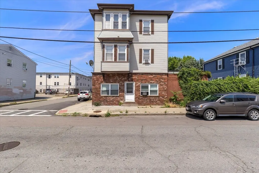 90 Hargraves St, Fall River, MA 02723 - #1