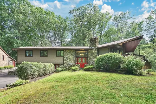 215 Barry St, Agawam, MA 01030