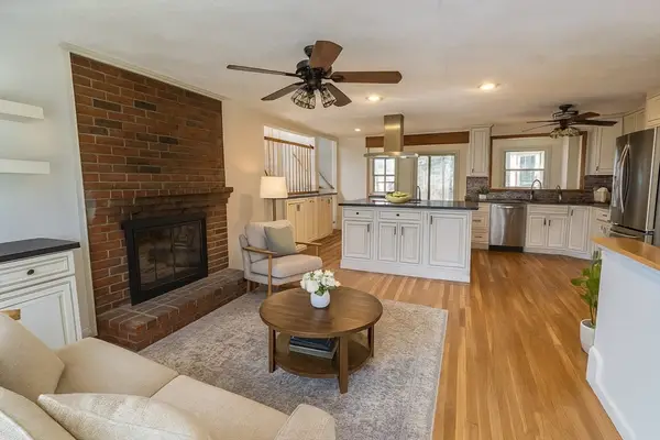 5 Carriage Drive, Chelmsford, MA 01824