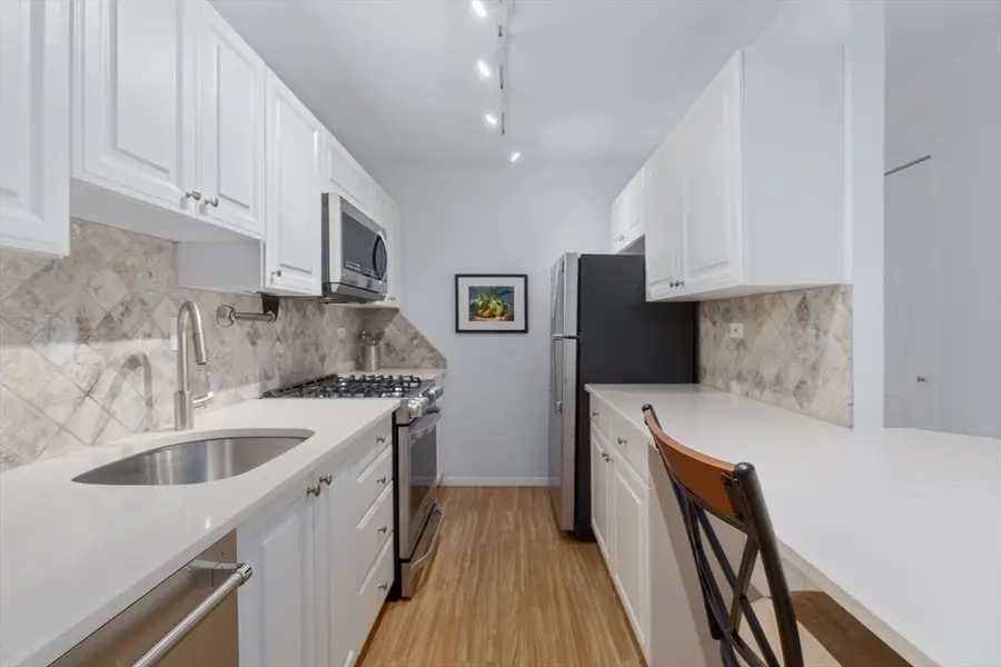 6 Whittier Pl #7E, Boston, MA 02114 - Image #3