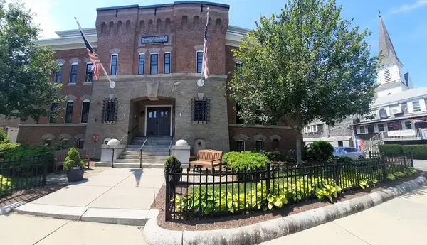 76 Court St #4, Plymouth, MA 02360