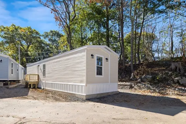 98 Newbury #4B, Danvers, MA 01923