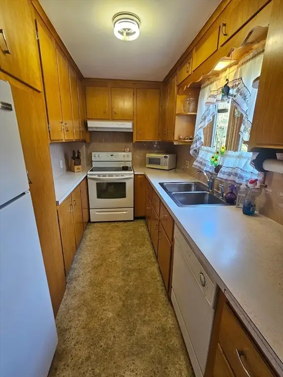 545 Robeson Street, Fall River, MA 02720 - Image #2