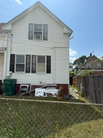 131 London St, Lowell, MA 01852 - #1