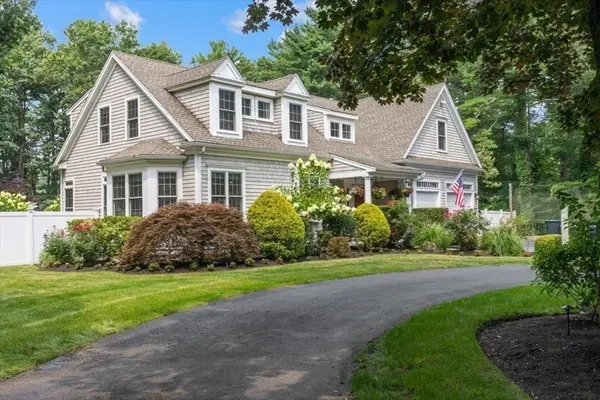 45 Summer St, Duxbury, MA 02332