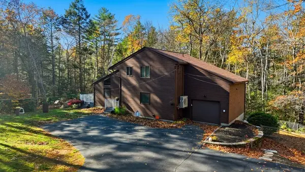504 Alpine Dr, Southbridge, MA 01550
