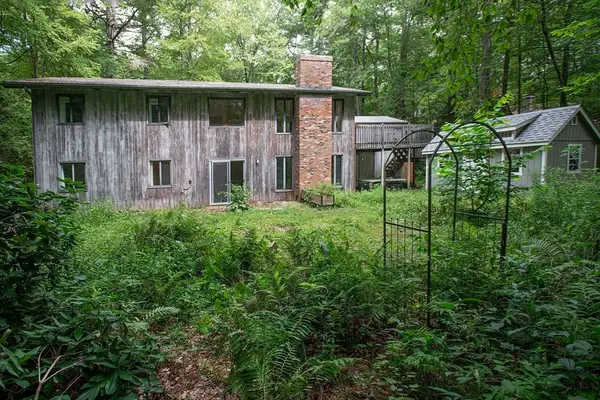 11 Overlook Drive, Amherst, MA 01002