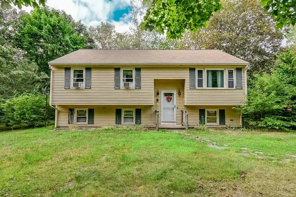 9 Lawrence Rd, Plymouth, MA 02360