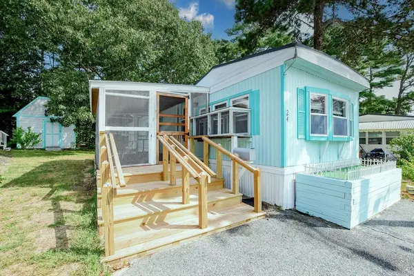 24 Kimberly Ct, Wareham, MA 02571