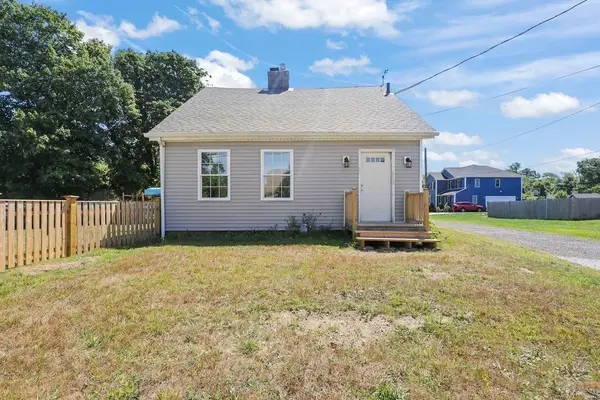 421 Huttleston Ave, Fairhaven, MA 02719