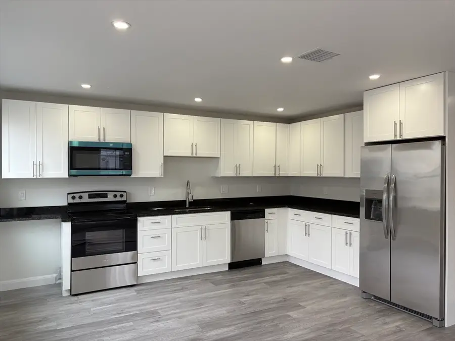 25 Lebanon St #D, Fall River, MA 02723 - Image #2