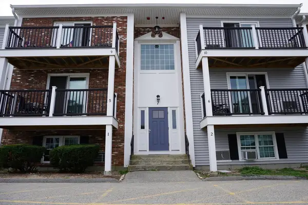 7 Chapel Hill Dr #11, Plymouth, MA 02360