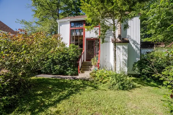 53 Pine Grv #53, Amherst, MA 01002