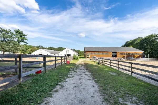 102-102A High St, Plainville, MA 02762