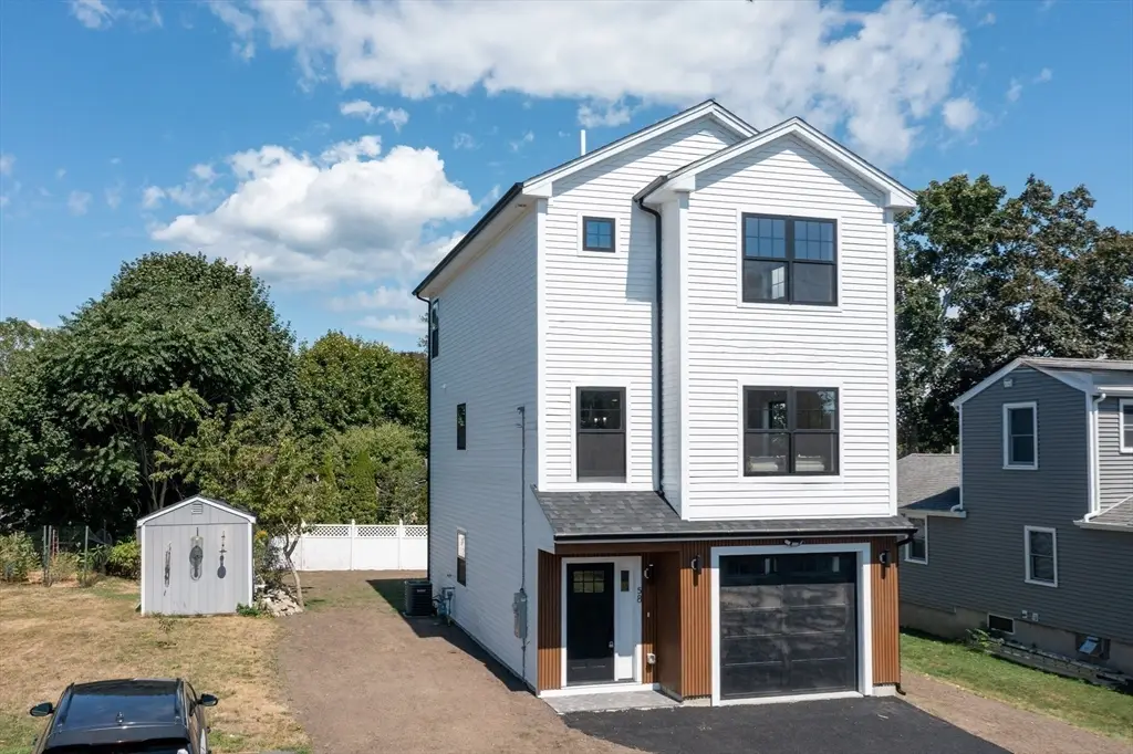 58 Ocean Ave, Fairhaven, MA 02719 - Image #1