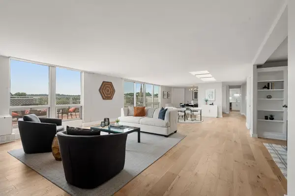 45 Longwood Ave #PHA, Brookline, MA 02446