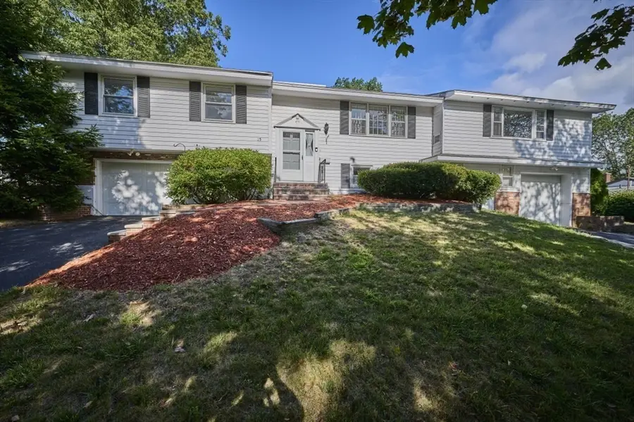 35 Catherine Dr, Peabody, MA 01960 - Image #2