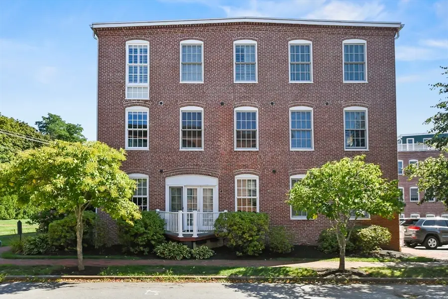 25 Cedar St #7, Amesbury, MA 01913 - Image #2