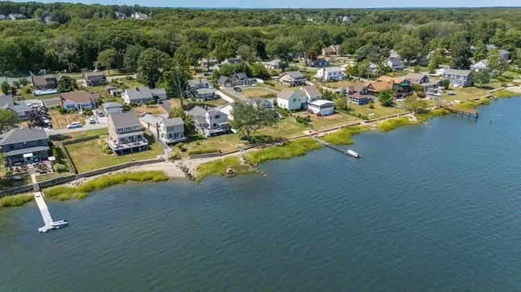 110 Seaview Ave, Swansea, MA 02777 - Image #2